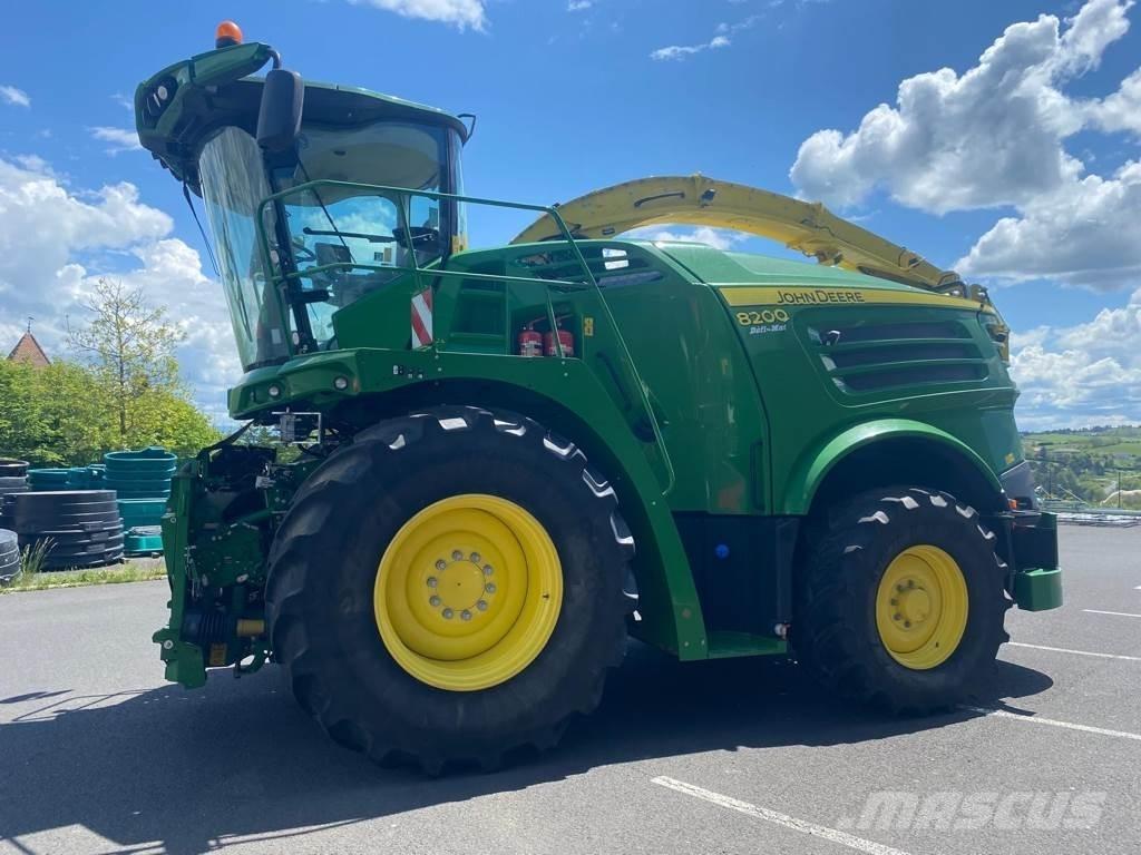 John Deere 8200 Forage harvesters