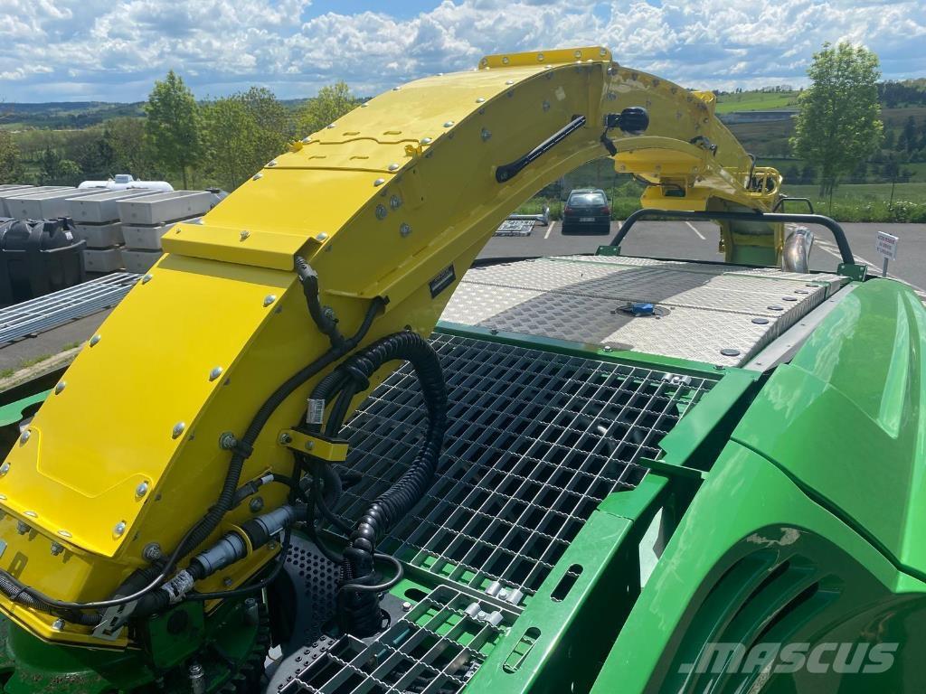 John Deere 8200 Forage harvesters