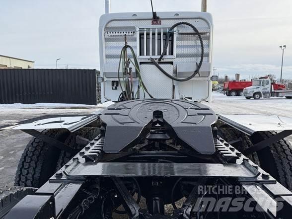 Kenworth T880 Truck Tractor Units