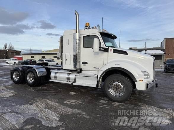 Kenworth T880 Truck Tractor Units