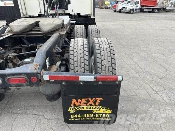 Peterbilt 579 Truck Tractor Units