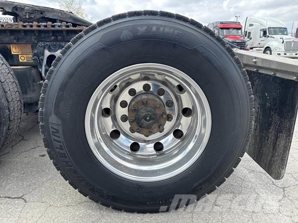 Peterbilt 579 Truck Tractor Units