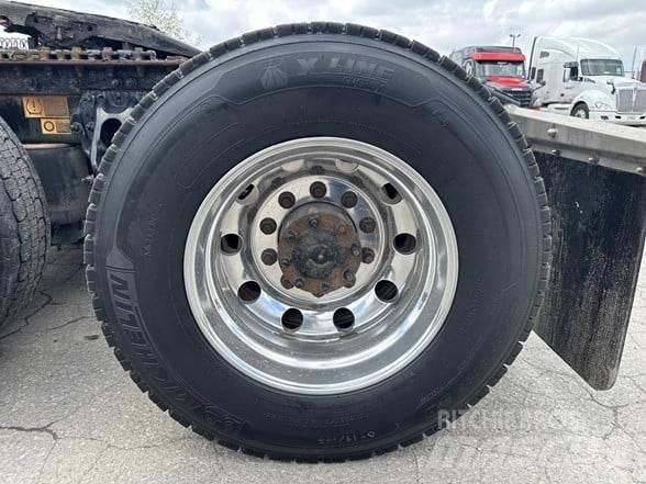 Peterbilt 579 Truck Tractor Units