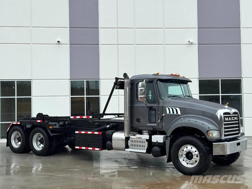Mack GU 713 Demountable trucks