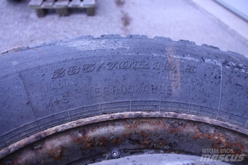 Lastbil Däck Tyres, wheels and rims