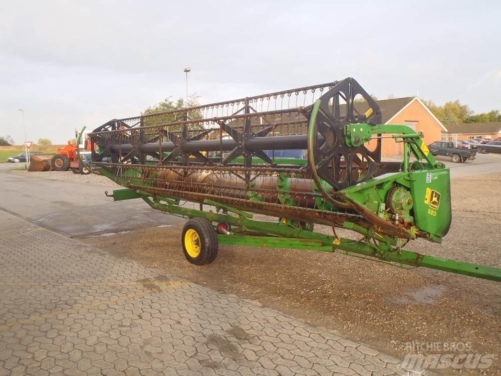 John Deere 920 Tractors