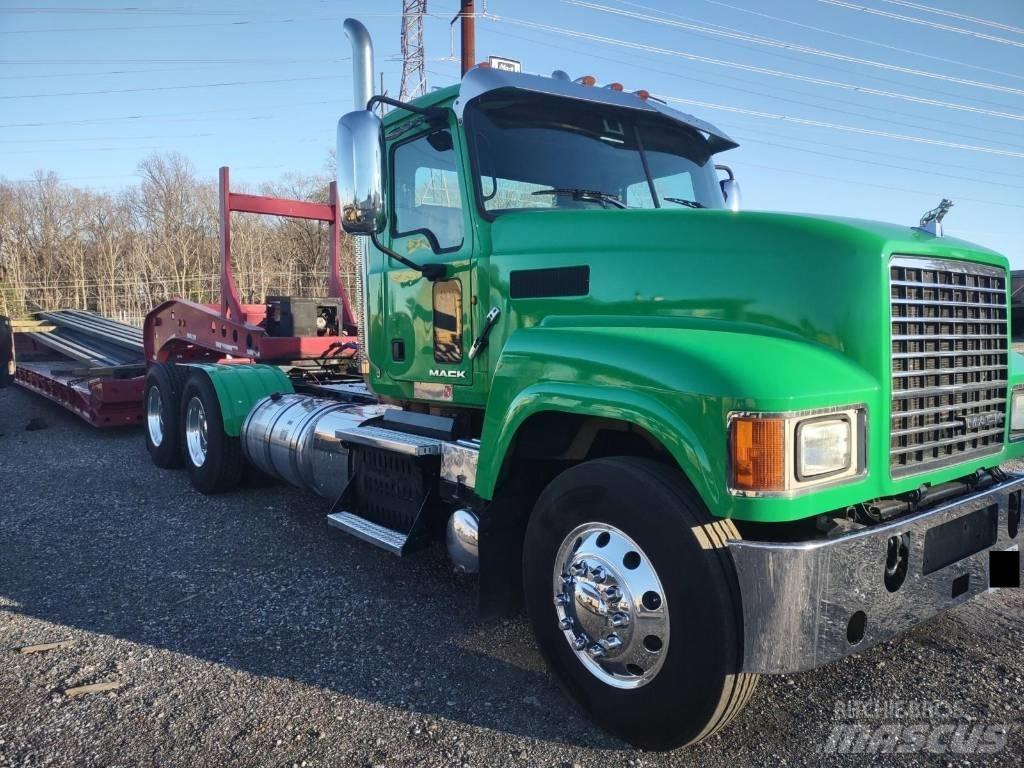 Mack CHU 613 Truck Tractor Units