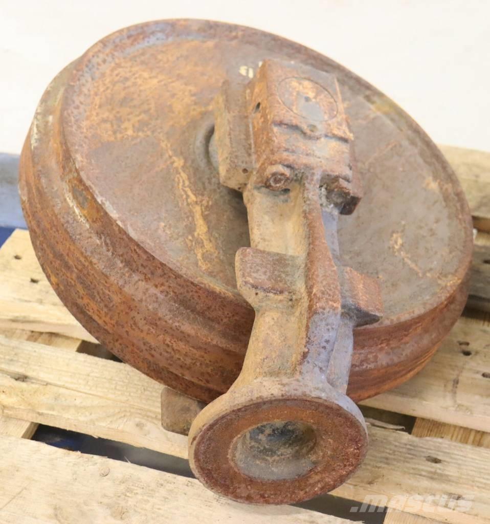 Hitachi 130 Tyres, wheels and rims