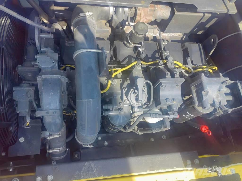 Komatsu PC450-8 Crawler excavators