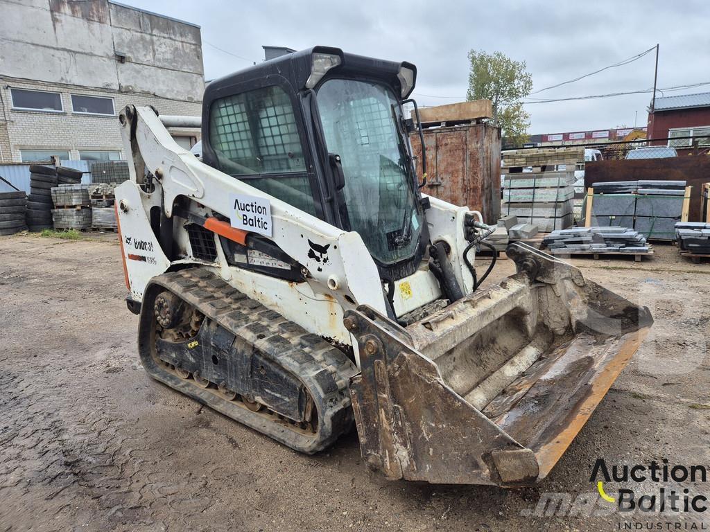 Bobcat T590 Crawler FEL's