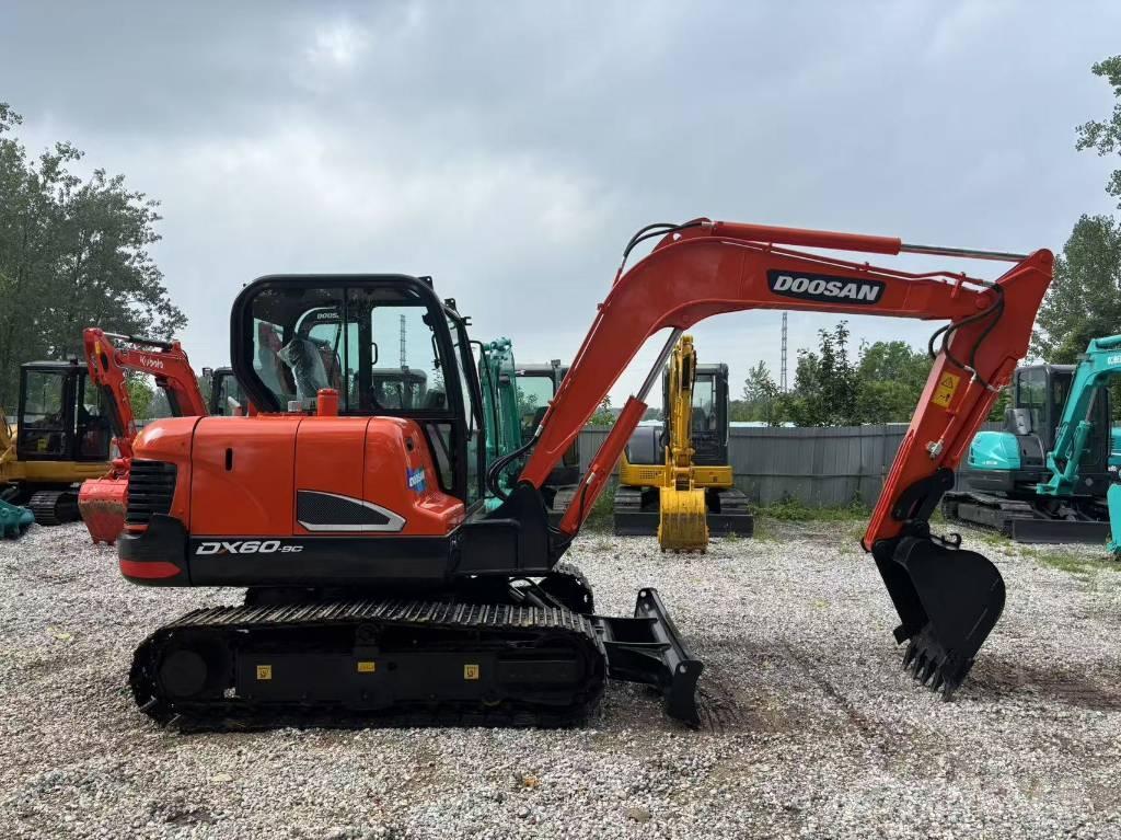 Doosan DX 60 Mini excavators < 7t