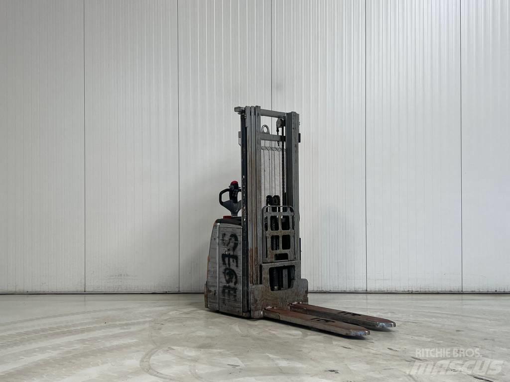 Still EXV16 Pedestrian stacker