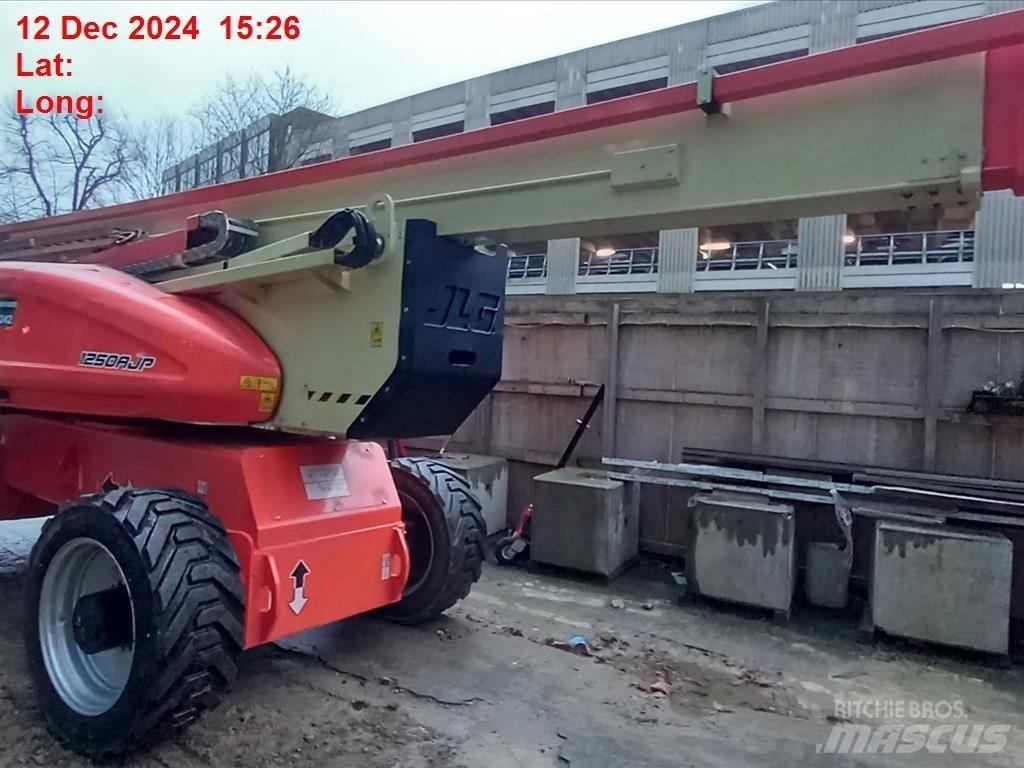 JLG 1250 AJP Articulated boom lifts