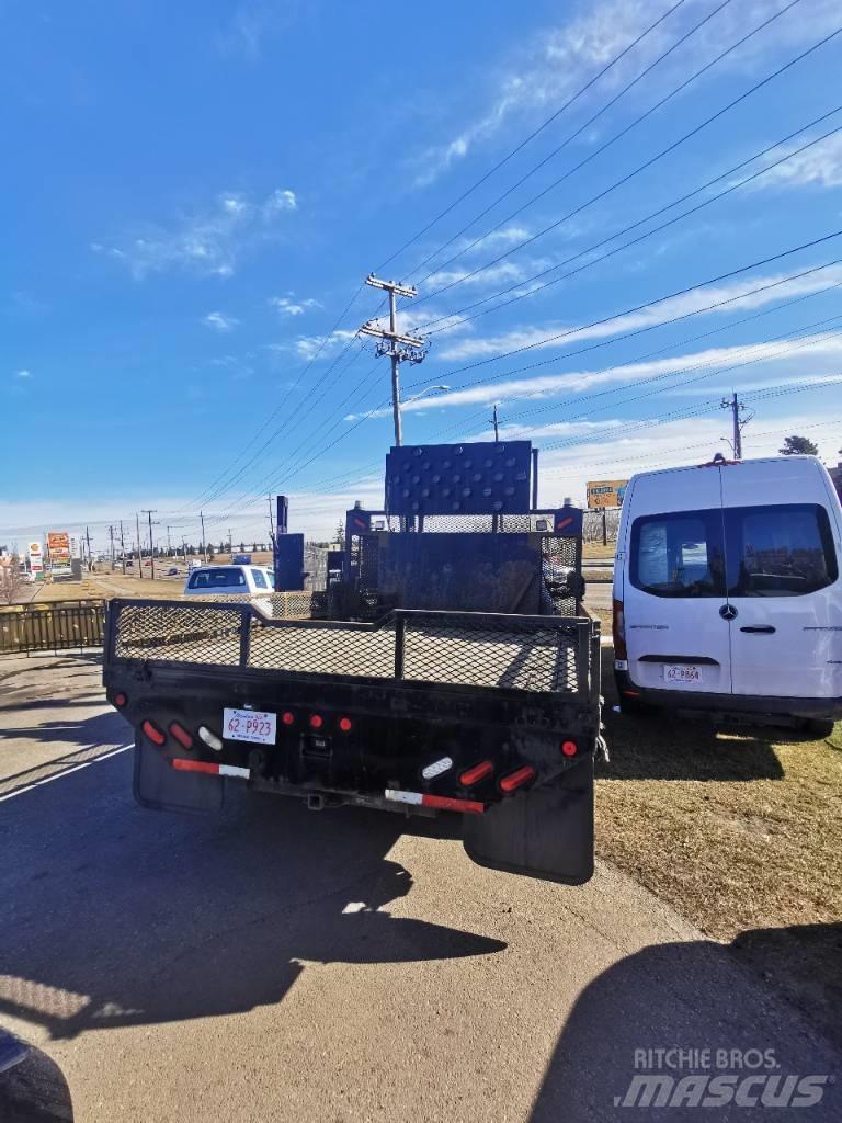Ford F 550 XLT Flatbed/Dropside trucks