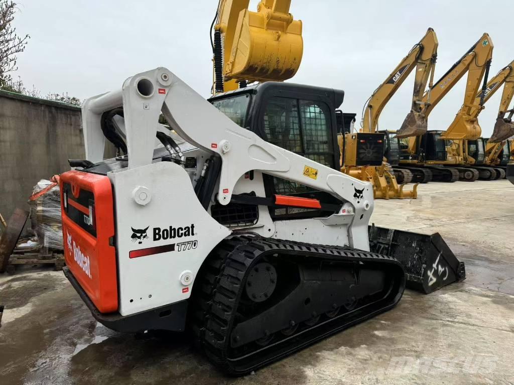 Bobcat T770 Crawler FEL's