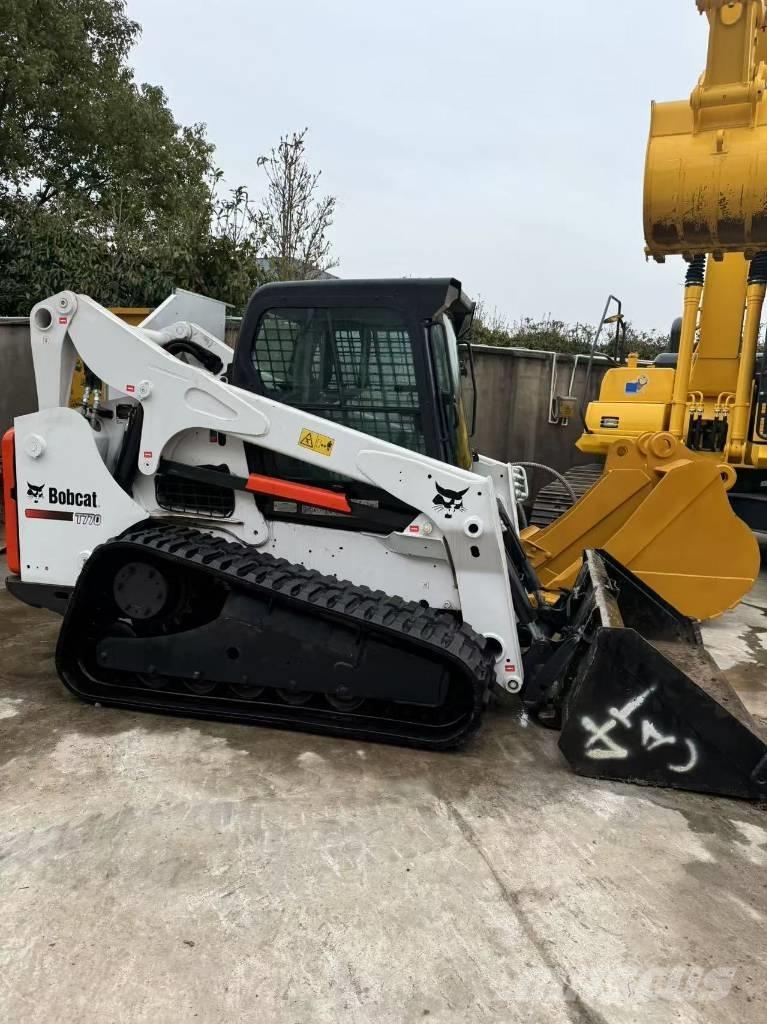 Bobcat T770 Crawler FEL's