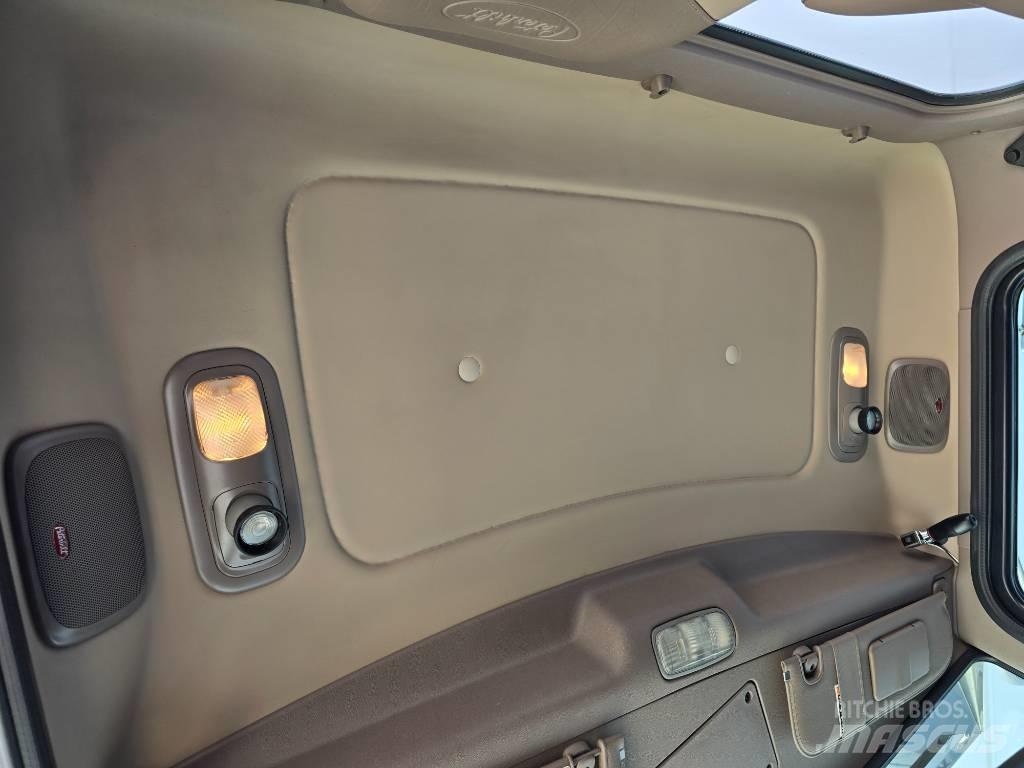 Peterbilt 389 Truck Tractor Units