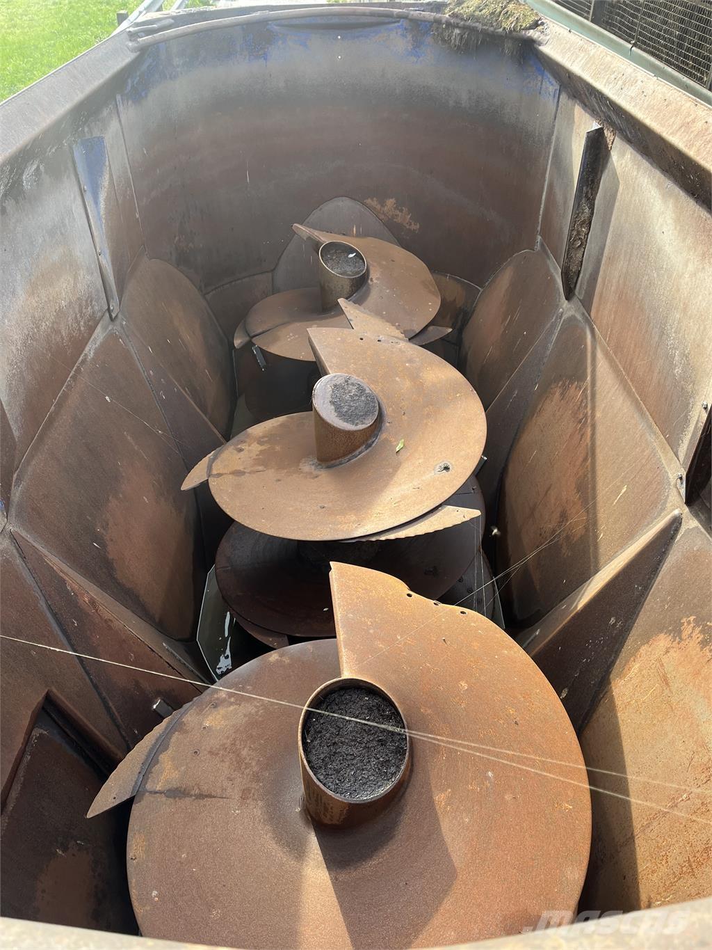  Europcomp Dualmix Mixer feeders