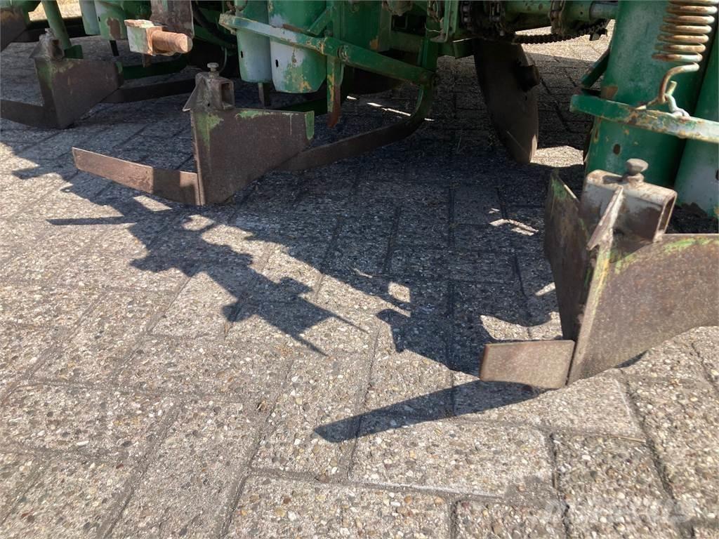 Hassia pootmachine Potato harvesters