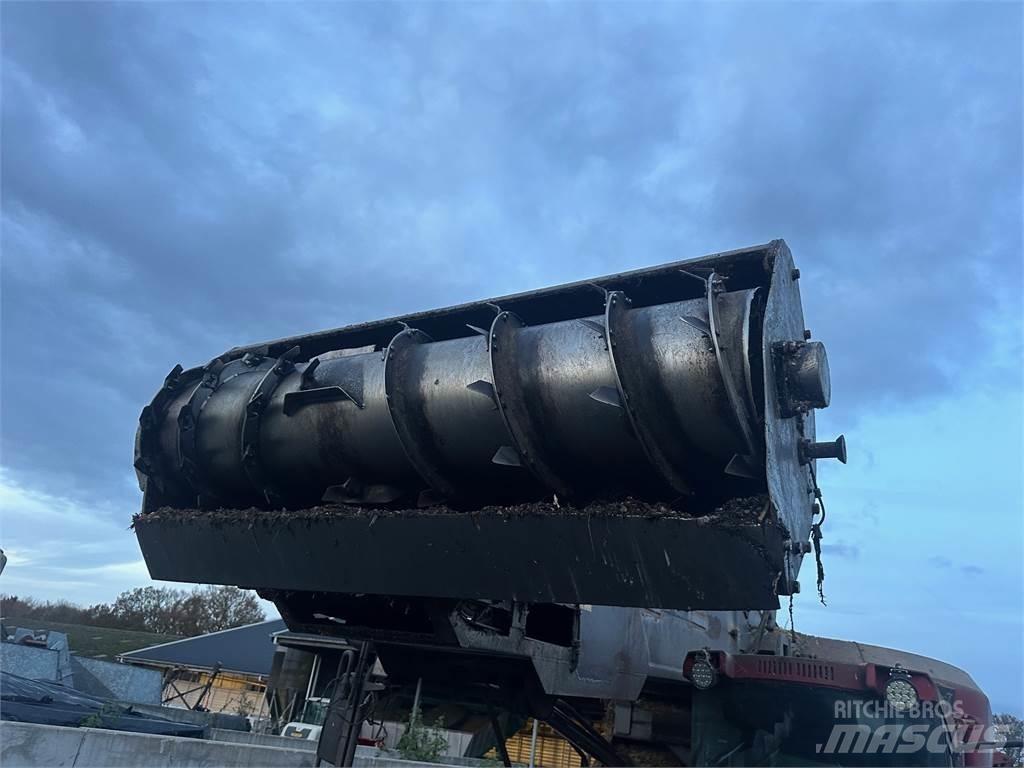 RMH Platinum 21 Mixer feeders