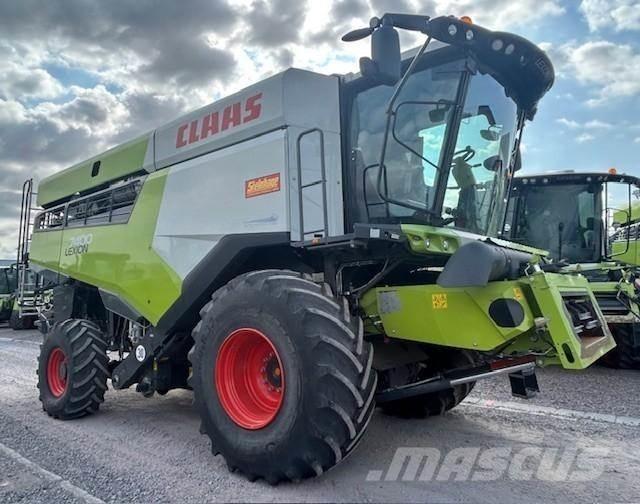 CLAAS LEXION 7400 Combine harvesters