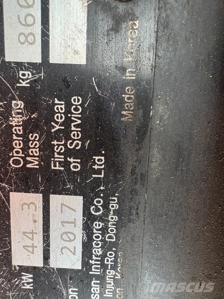 Doosan DX 85 R Midi excavators  7t - 12t