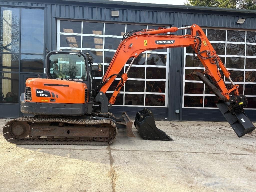Doosan DX 85 R Midi excavators  7t - 12t