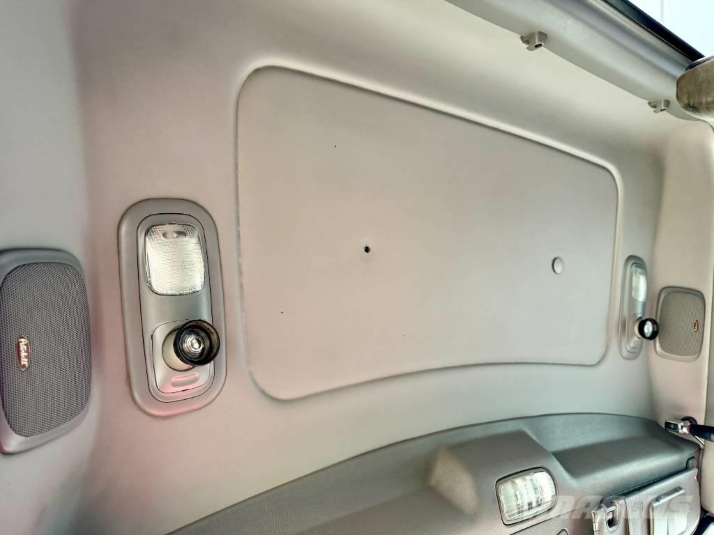 Peterbilt 389 Truck Tractor Units