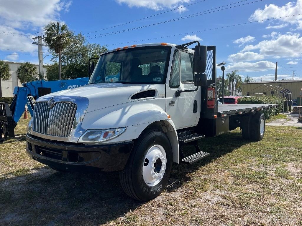 International 4200 Flatbed/Dropside trucks