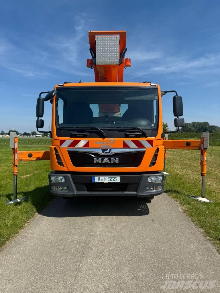 Palfinger P 300 KS Truck mounted aerial platforms