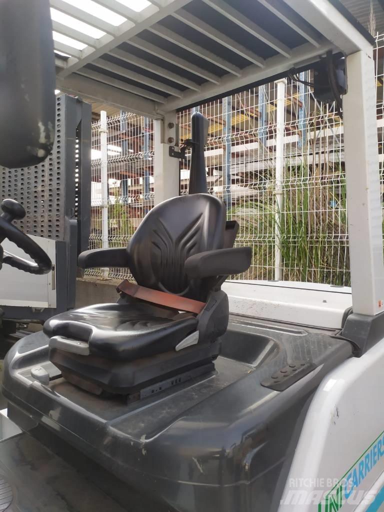 UniCarriers D1F4A40Q Sideloader