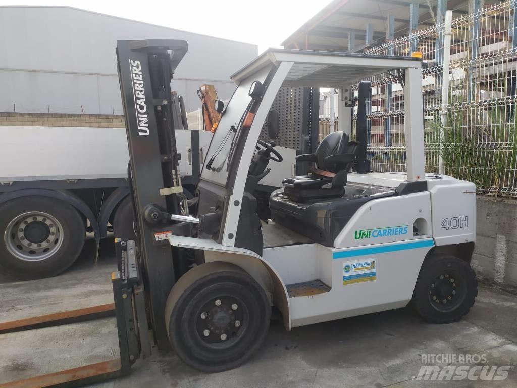 UniCarriers D1F4A40Q Sideloader
