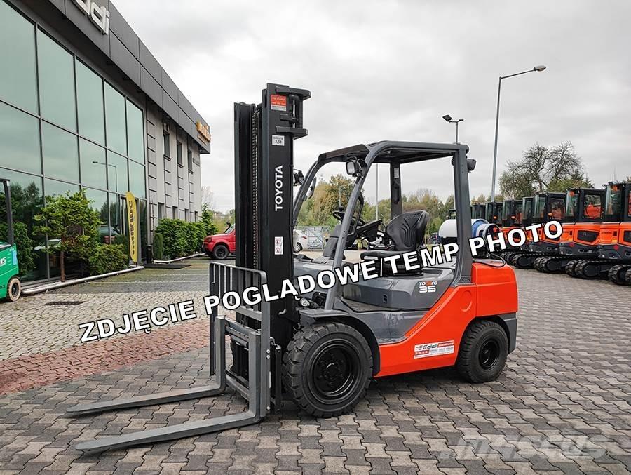 Toyota 02-8FGJF35 LPG trucks