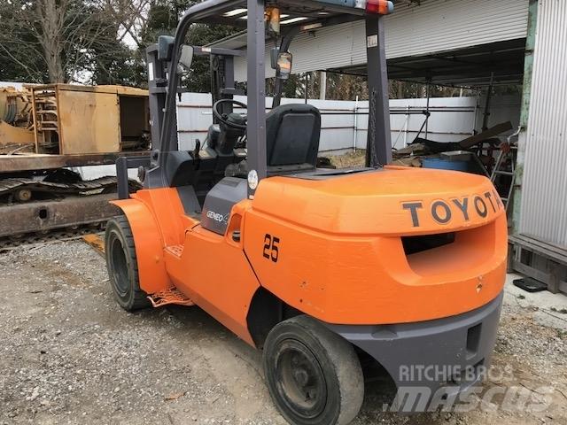 Toyota 7 FD 40 Diesel trucks