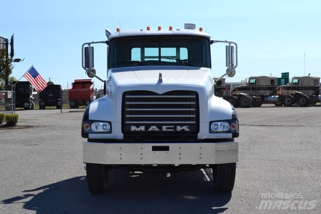 Mack Granite GU 713 Truck Tractor Units