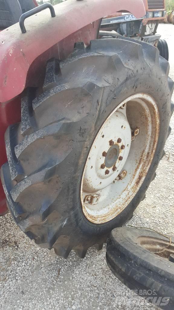  Pneus 12.4-28 Tyres, wheels and rims