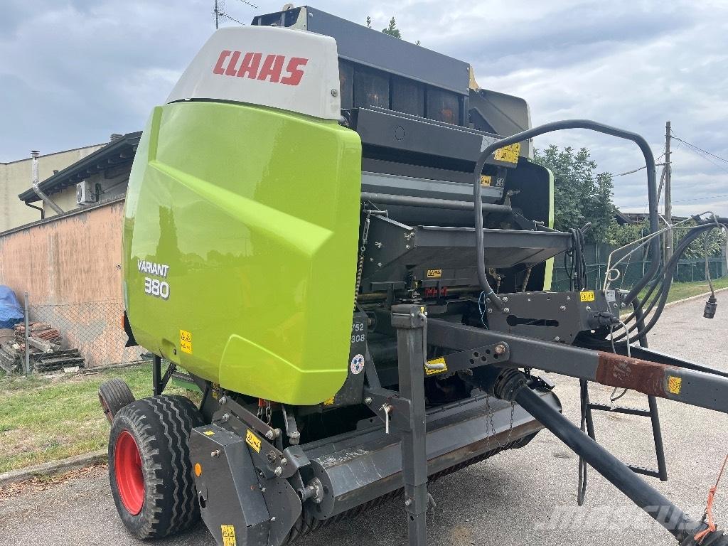 CLAAS Variant 380 Round balers