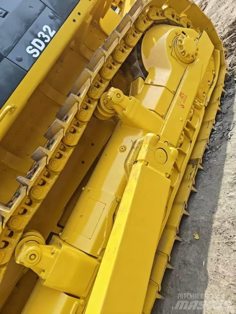 Shantui SD 32 Crawler dozers