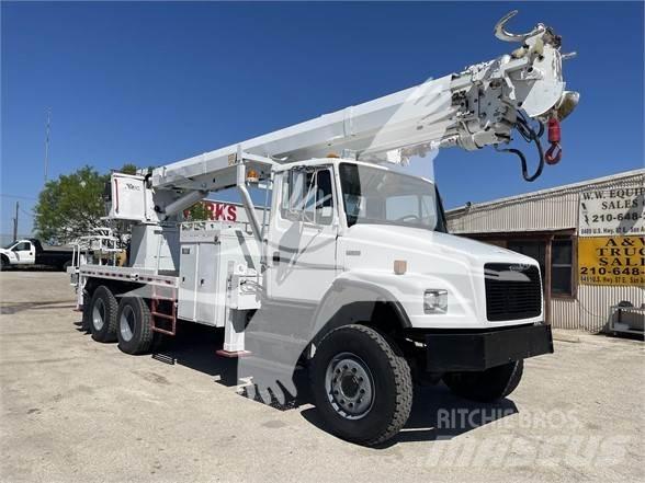 Altec D4065TR Truck mounted aerial platforms