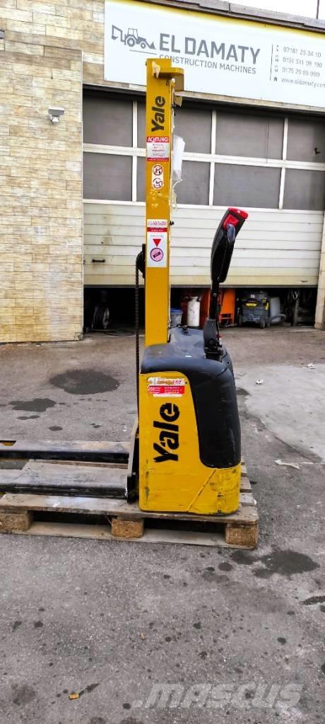 Yale MSC 10 Pedestrian stacker