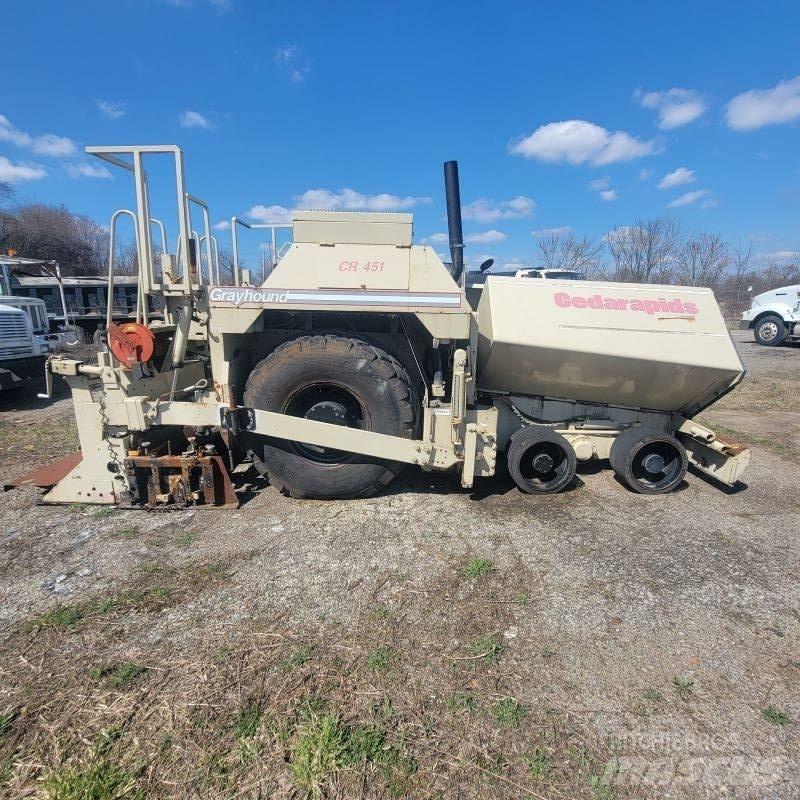 Cedar Rapids CR451 Asphalt pavers