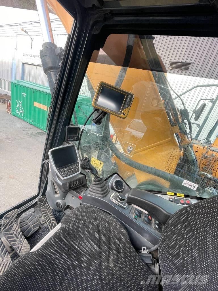 Hyundai HX 260 L Crawler excavators