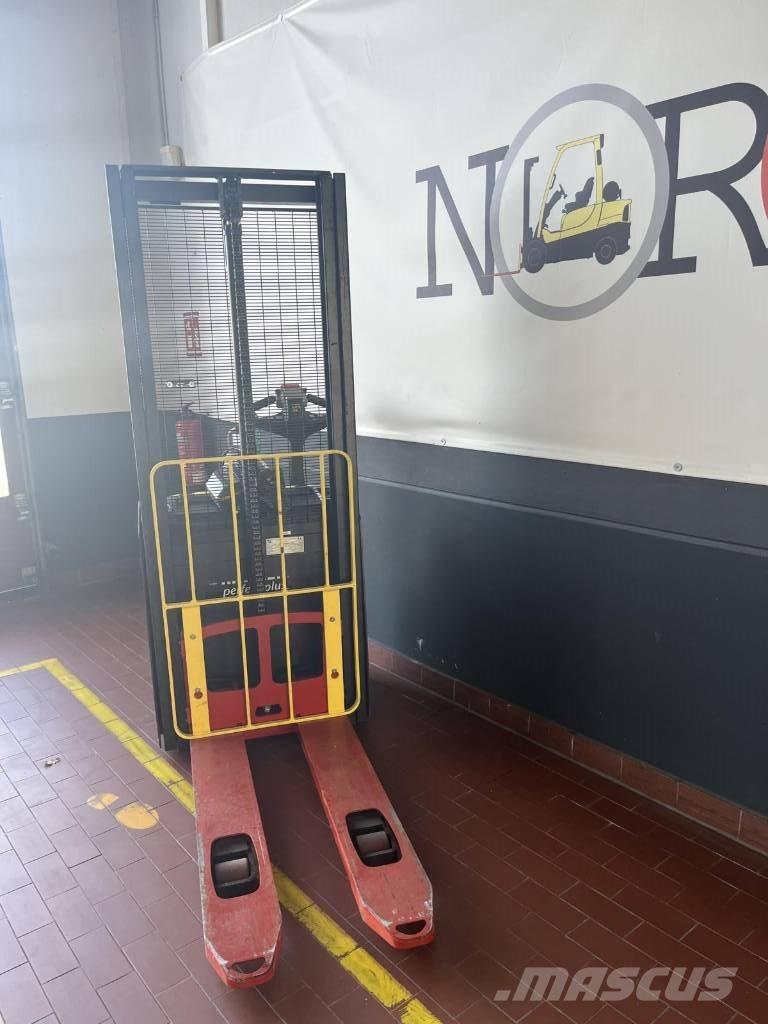 Hyster S1.0E Low lifter
