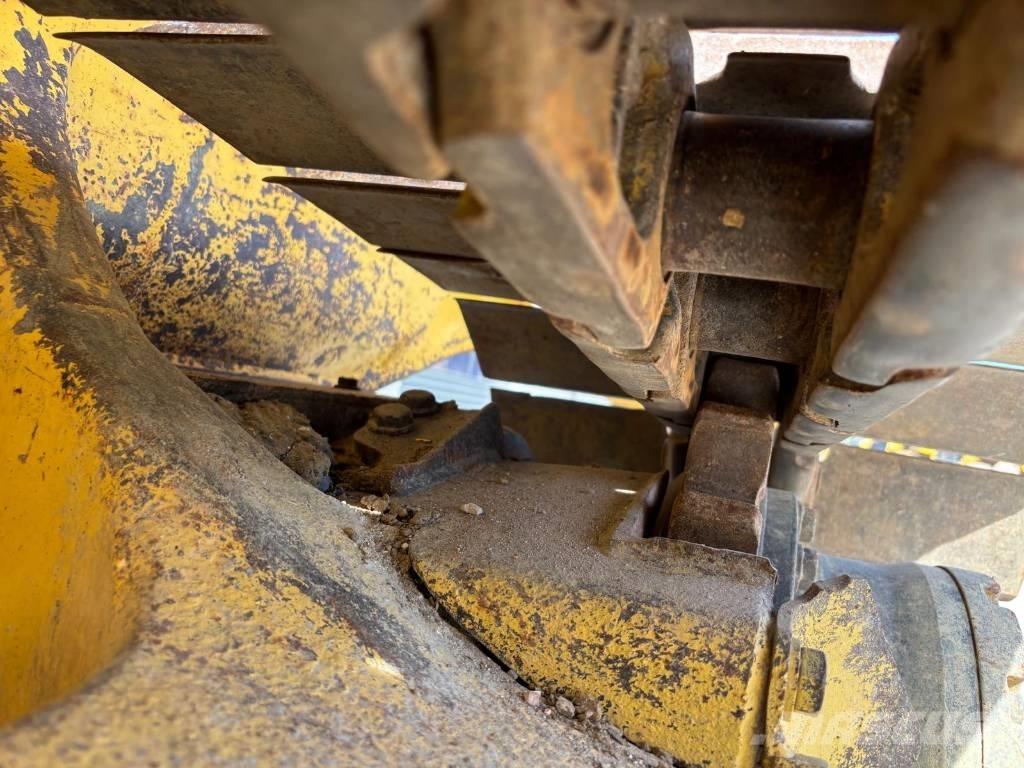 Komatsu D37 PX-23 Crawler dozers