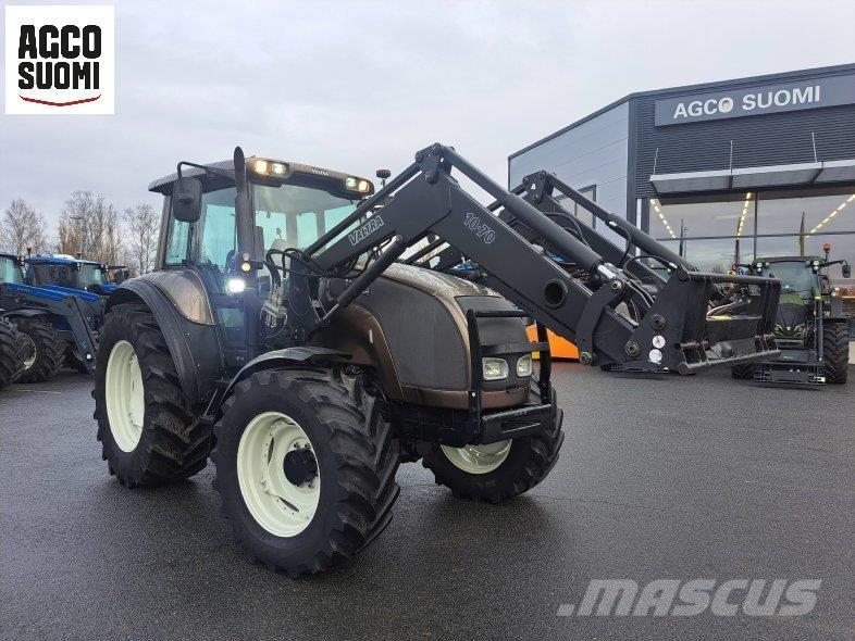 Valtra M120 Tractors