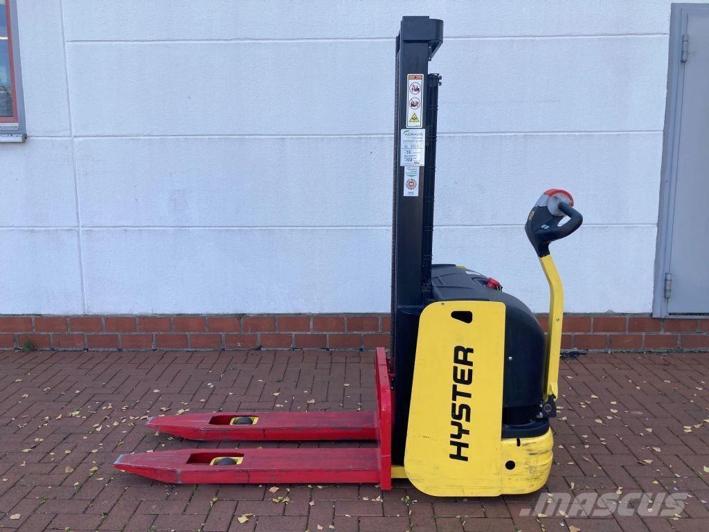 Hyster S 1.0E Pedestrian stacker