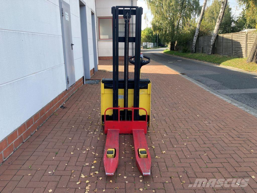 Hyster S 1.0E Pedestrian stacker