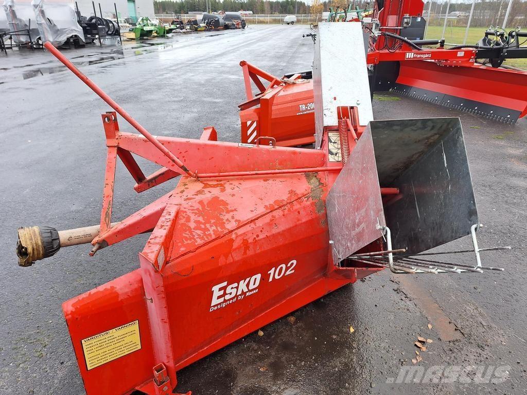 Esko 102 Snow throwers