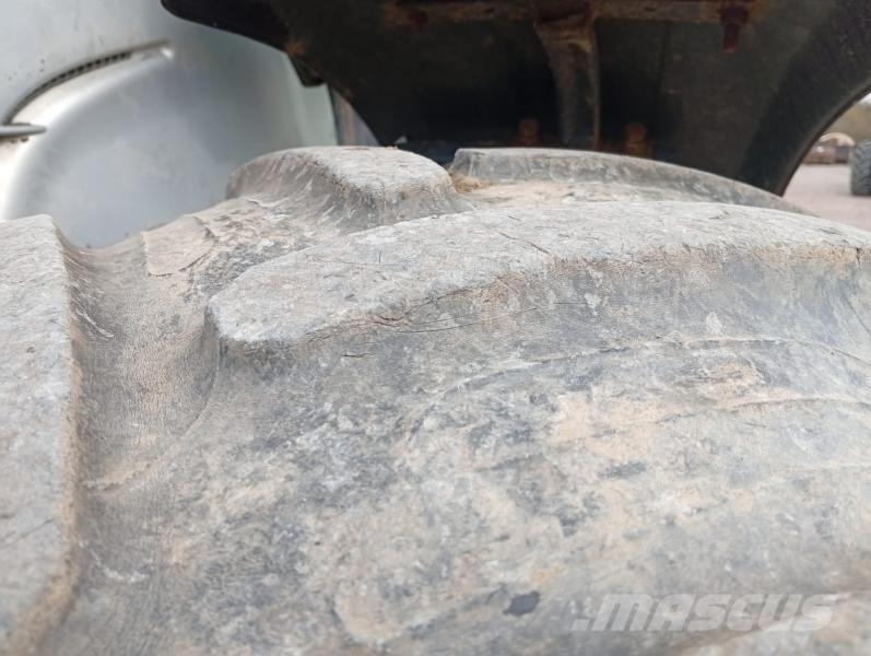 Valtra N122 Tractors