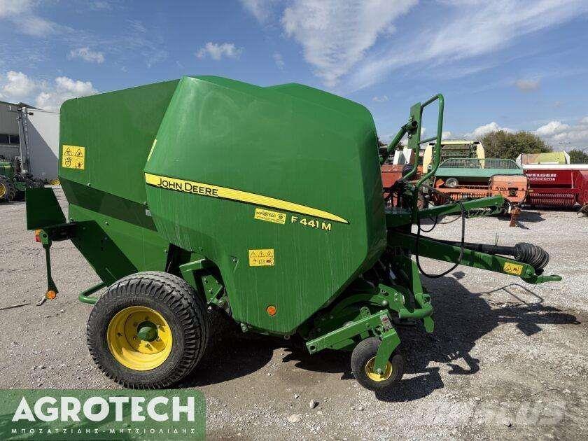 John Deere F441M Round balers